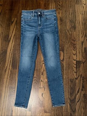 American Eagle Outfitters Boot Cut Jeans in Medium Blue Wash